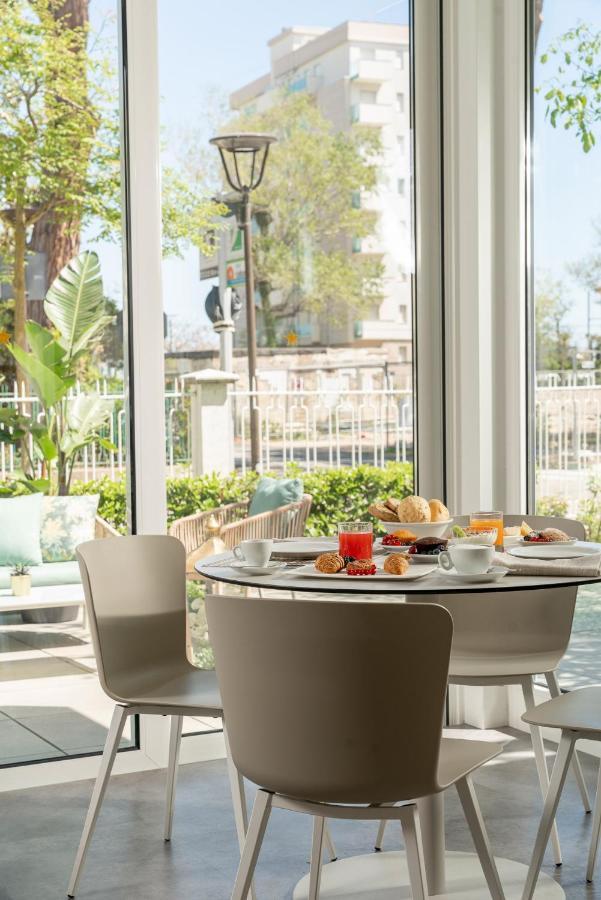 Hotel Embassy リッチョーネ エクステリア 写真